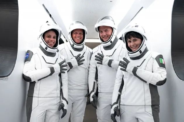 SpaceX使用一枚四手火箭将美意宇航员送往国际空间站